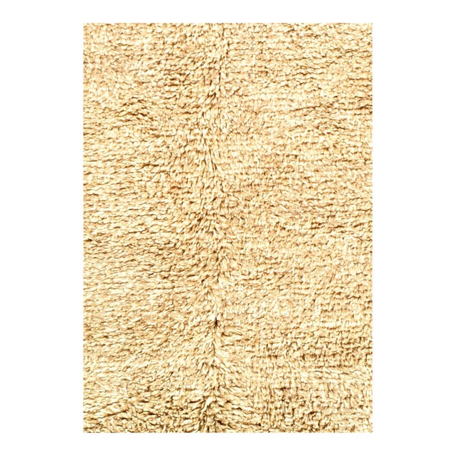 This is a precious Moroccan treasure, full of art, gentleness and elegance. This luxurious Moroccan rug features a...