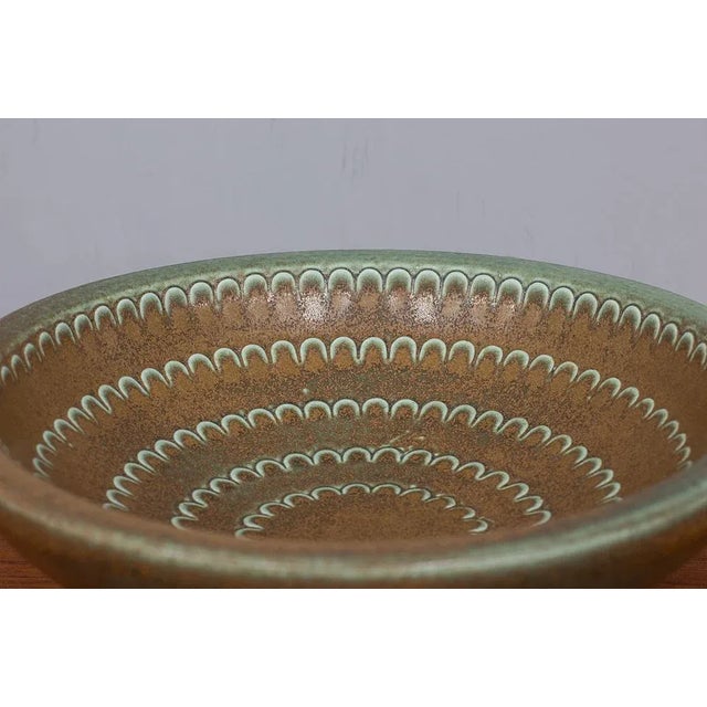 1950s Swedish Bowl in Green and Brown Stoneware by Wilhelm Kåge for Gustavsberg, 1950s For Sale - Image 5 of 8