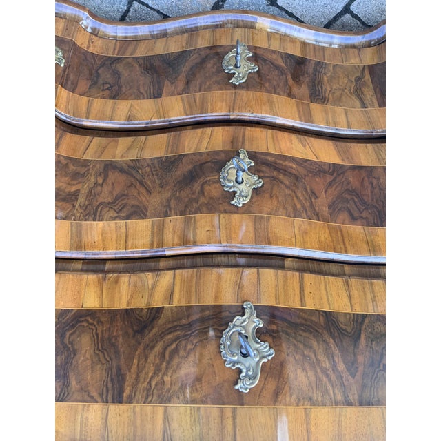 Baroque Baroque Chest of Drawers in Walnut, 1760 For Sale - Image 3 of 15