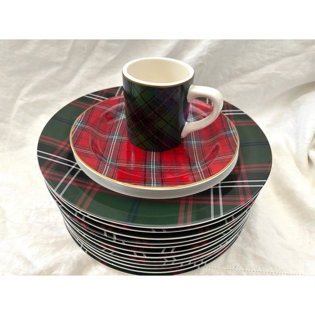 2000 - 2009 Williams Sonoma Green Tartan Plaid Holiday Charger Plate-Set of 12 For Sale - Image 5 of 8