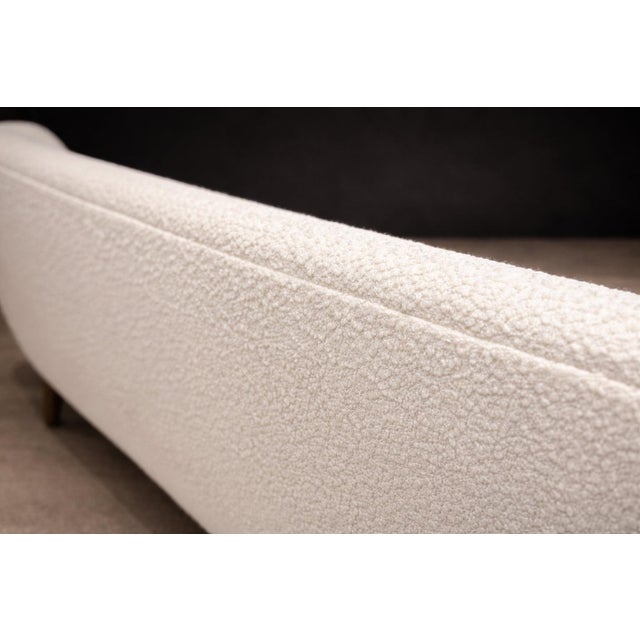 Mid-Century Modern Sofa in Hardwood and Off-White Bouclé by Giuseppe Scapinelli, Brazil, 1950s For Sale - Image 3 of 15