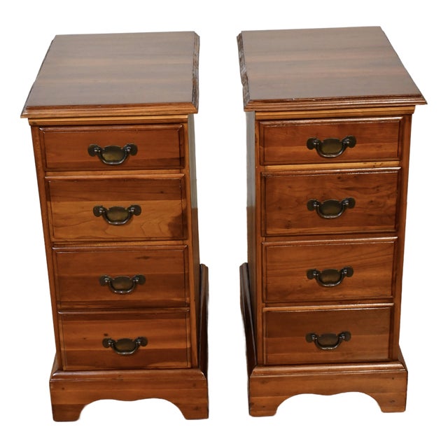 1930s Pair of English Cedar Wood Nightstands Bedside Tables For Sale