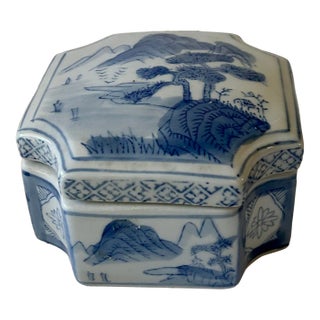 Vintage Chinoiserie Blue and White Lidded Ceramic Box For Sale