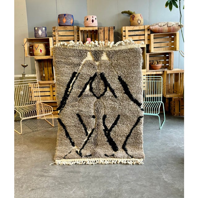 This vintage Moroccan Beni Ouarain rug is a refined example of traditional Berber craftsmanship from the Atlas Mountains....
