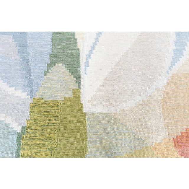 This 1950s Swedish Flat-Weave Rug by Ingegerd Silow embodies the celebrated mid-century Scandinavian aesthetic with its...