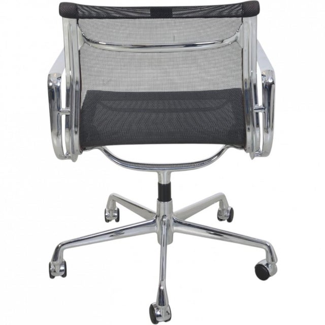 EA-117 Office Chair in Black Mesh from Charles Eames, 2002 For Sale - Image 9 of 17