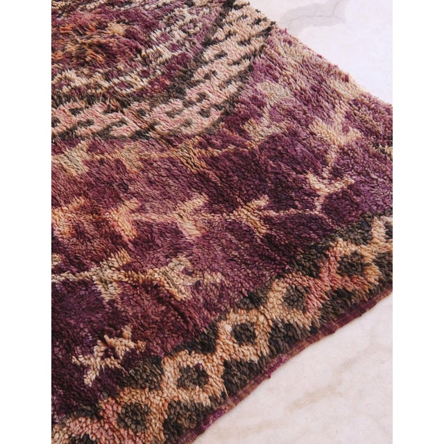 Purple 1960s Moroccan Boujaad Wool Rug - 10.1 X 6.2 Ft For Sale - Image 8 of 9