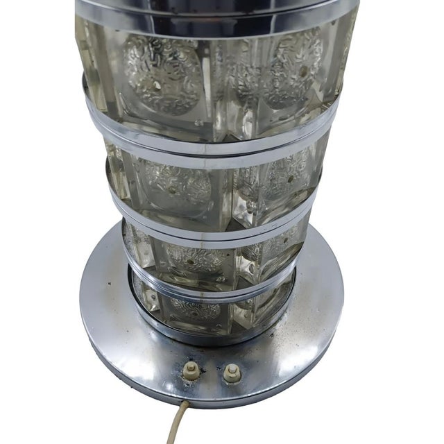 Mid-Century Modern Cylindrical Acrylic Glass and Chrome Table Lamp, Italy, 1970s For Sale - Image 3 of 9