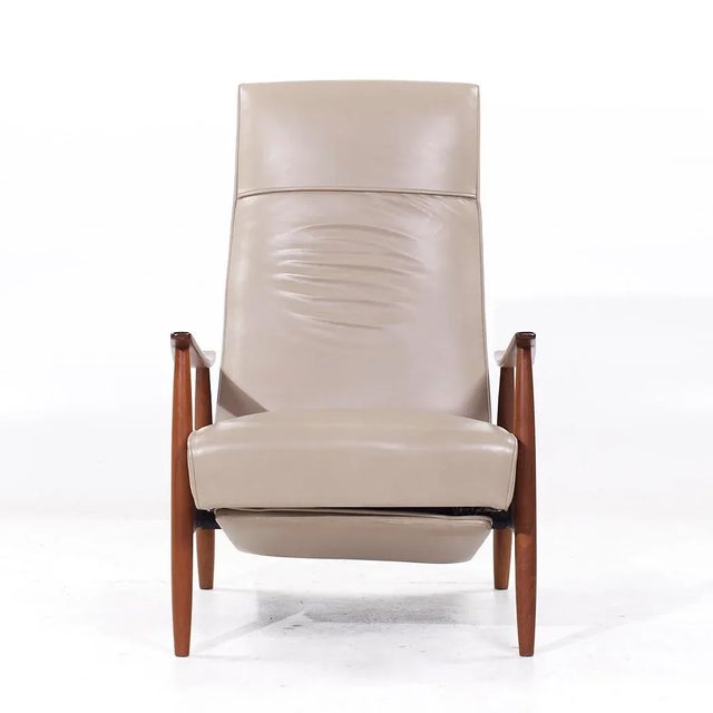 Milo Baughman for Thayer Coggin Mid Century Leather and Walnut Lounge Chair Recliner This chair measures: 26 wide x 32...
