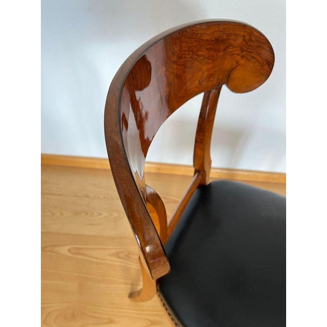 Biedermeier Shovel Chair in Walnut Veneer & Black Leather, Austria, 1820s For Sale - Image 16 of 18