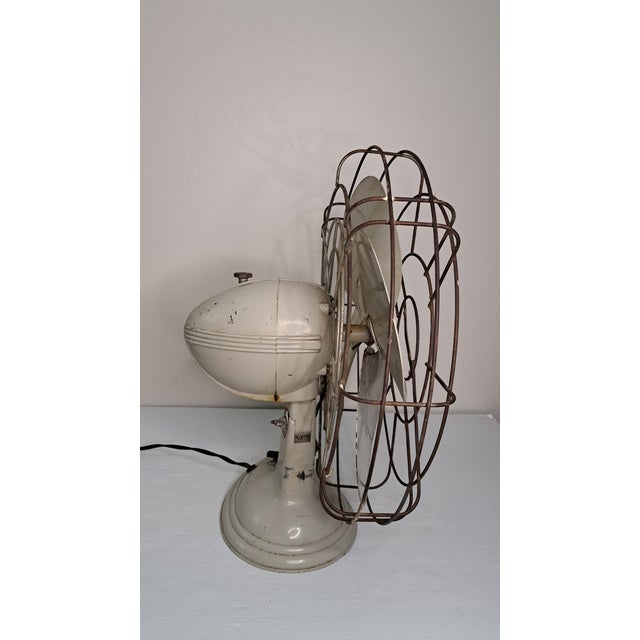 Vintage Robbins & Myers 3-Speed Metal Desk Fan, Brantford Canada, Circa 1950 For Sale - Image 4 of 13