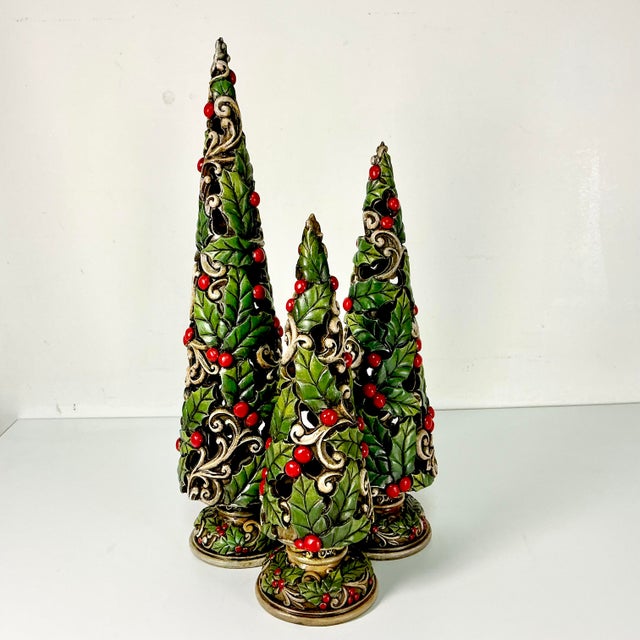 Plastic 1990s Vintage Americana Boho Chic Christmas Holly Topiary Trees Holiday Accents - Set of 3. For Sale - Image 7 of 17