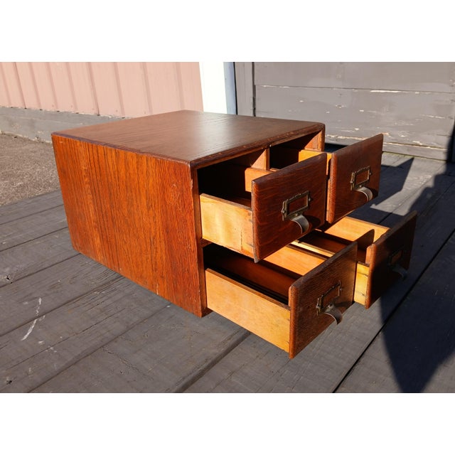 American Antique 1920s Quarter Sawn Oak 4-Drawer Desktop File Cabinet For Sale - Image 3 of 17