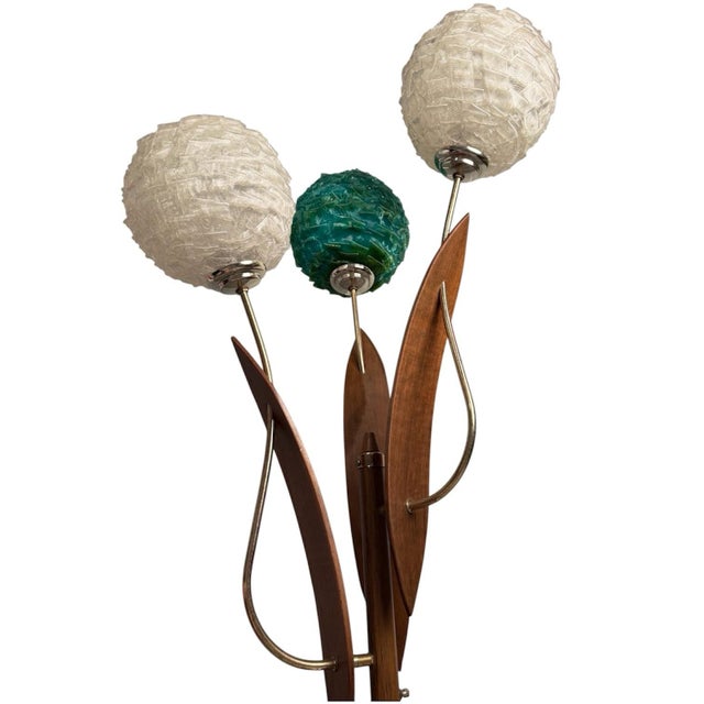 1960s 1960s Mid-Century Modern Atomic Three-Globe Spun Lucite/Acrylic Spaghetti Lamp With Walnut For Sale - Image 5 of 8