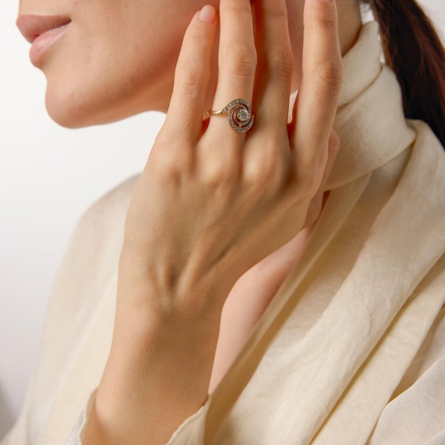 1910s 1910s Edwardian Diamond Two Tone 18k Gold Swirl Ring, Size 5 For Sale - Image 5 of 6