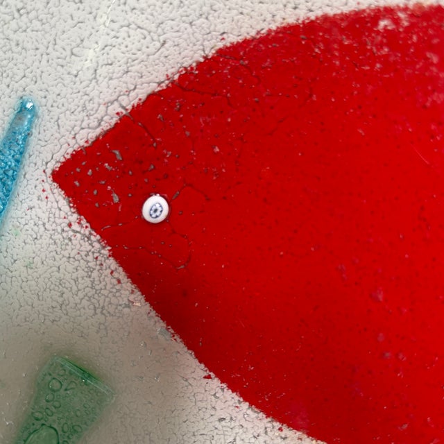 Decorative fish plate with some glass relief on a border and the eye to.