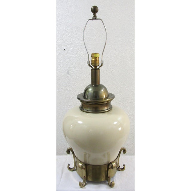 Chinoiserie 1979 Chapman Chinoiserie Cream Ceramic and Brass Table Lamp and Linen Shade For Sale - Image 3 of 12