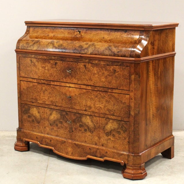 Walnut Drop-Leaf Chest of Drawers, 19th Century For Sale - Image 5 of 18