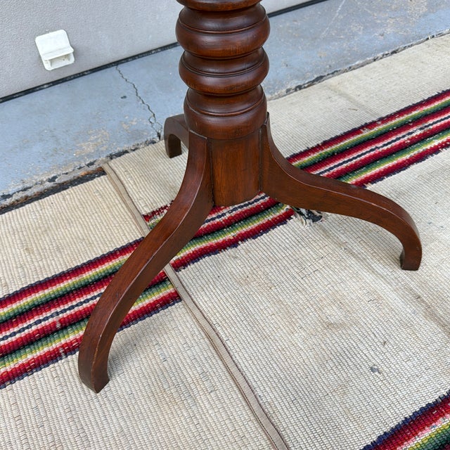 Early 19th Century Antique Pennsylvania Walnut Federal Tilt Top Spider Leg Candlestand, Chester County, Circa 1820s For Sale - Image 5 of 12