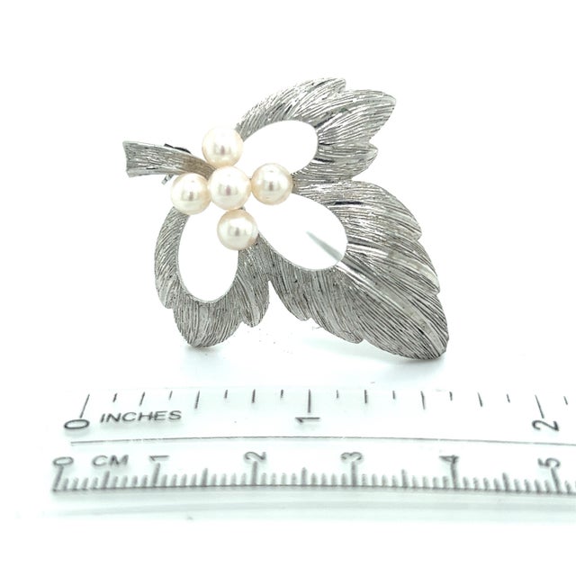 White 1990s Mikimoto Estate Akoya Pearl Brooch Pin Sterling Silver For Sale - Image 8 of 9