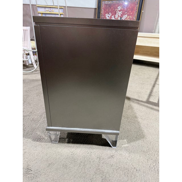 The Home Elegance Tamsin Nightstand is a striking blend of contemporary design and glamorous sophistication. Finished in a...