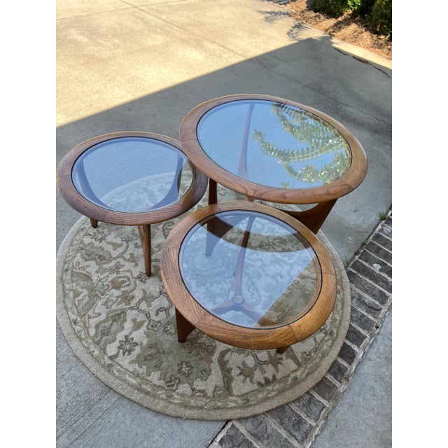 Lane Furniture 1960s Lane Tripod Trileged Round Beveled Glass Top Table Set of 3 For Sale - Image 4 of 9