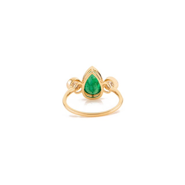 Green 2.29ct Deep Green Emerald Pear Engagement Ring With Round Diamonds in 18k Gold Size 7 For Sale - Image 8 of 15