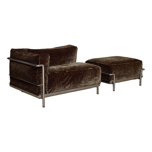 ‘LC3 Chair and Ottoman by Le Corbusier for Cassina, 1980s, Set of 2 For Sale