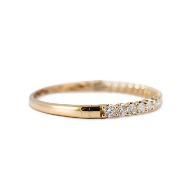 Modern 18k Yellow Gold 3.80ctw Diamond Half Eternity Hinged Bangle Bracelet For Sale - Image 3 of 8