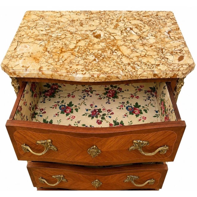Wood Louis XV Style Chest of Drawers in Veneer and Marquetry, 1890s For Sale - Image 7 of 10