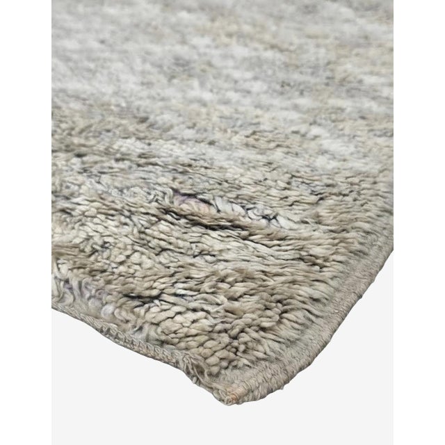 Mid-Century Modern 1980s Moroccan Minimalist Berber Rug - 8.9 X 5.5 Ft For Sale - Image 3 of 8