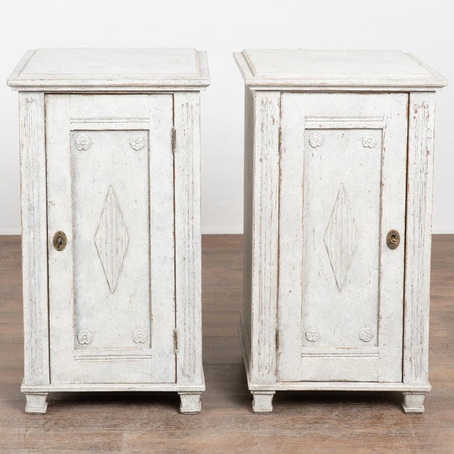 Gustavian (Swedish) Pair of 19th Century Swedish Gustavian White Painted Cabinets Nightstands For Sale - Image 3 of 17