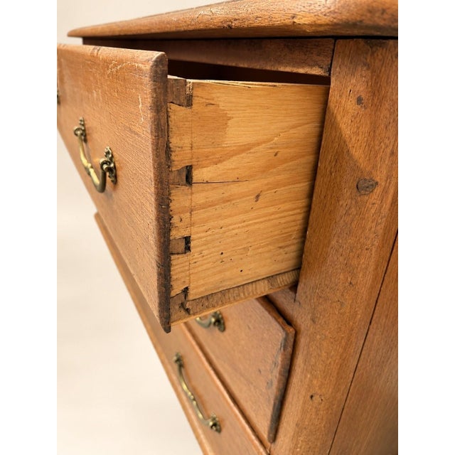 Antique Chest of Drawers in Oak, 1700s For Sale - Image 4 of 9