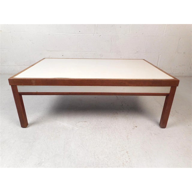 Mid-Century Modern Coffee Table For Sale - Image 4 of 13