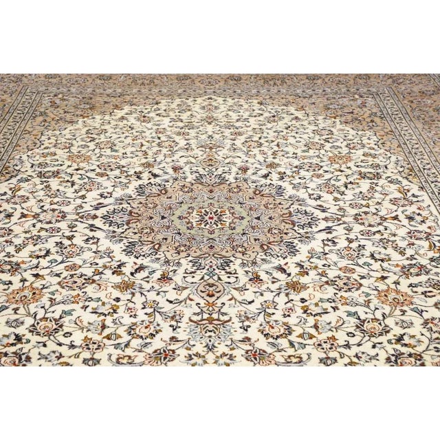Kashan Rug in Hand-Knotted Wool For Sale - Image 8 of 11