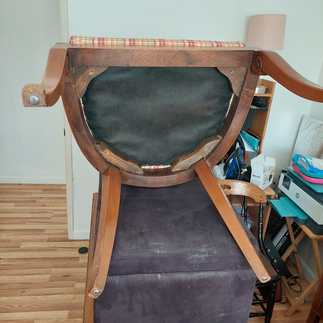 1980s Vintage Neoclassical Mahogany Vase-Back Dining Chairs - Set of 5 (Set of 4 + 1 Extra) For Sale - Image 5 of 5