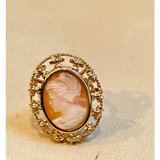 Gold Victorian Carved Shell Lady Cameo Ring in 18 Karat Yellow Gold Size 7 For Sale - Image 8 of 8