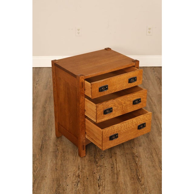 Stickley Mission Collection Pair Of Oak Three Drawer Nightstands For Sale In Philadelphia - Image 6 of 18