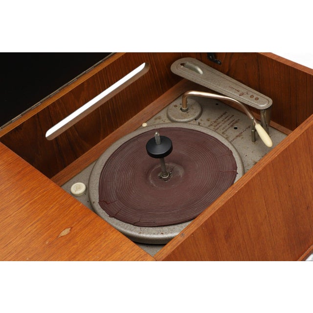 Mid 20th Century Philips Type F5574a Radio / Record Console in Teak For Sale In San Francisco - Image 6 of 7
