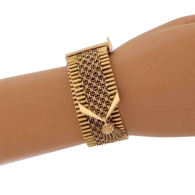 Late 20th Century Estate 18k Yellow Gold 24mm Wide Pin Link Tassel Bracelet For Sale - Image 5 of 5