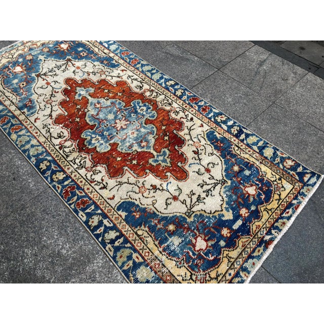 Textile 1960s Turkish Oushak Wool Rug For Sale - Image 7 of 10