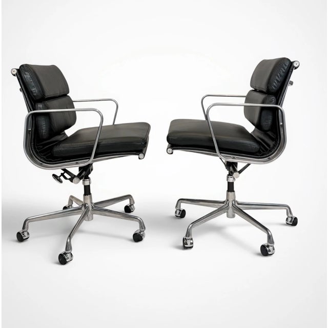 Late 20th Century Pair of Eames Aluminum Group Soft Pad Management Chairs by Herman Miller - Black Leather For Sale - Image 5 of 10
