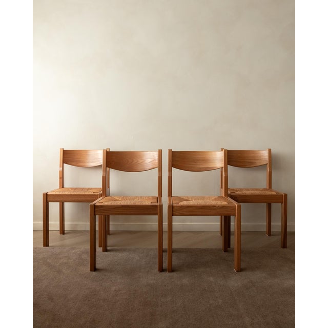 A vintage mid-century dining chair set in solid elm and rush, made by maison regain in france during the 1970s. This set...