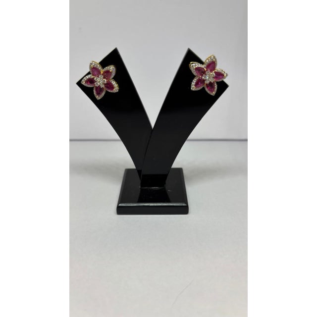 Gemstone details Diamond weight: 0.69 cts Ruby weight: 4 cts 14K gold Gross weight: 4.51 grams Gold weight: 3.57 grams...
