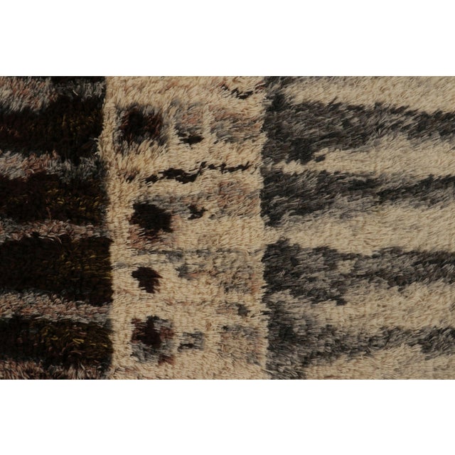 Vintage Swedish Rya Rug With Gray and Beige Geometric Spire Design - Rug & Kilim For Sale In New York - Image 6 of 9