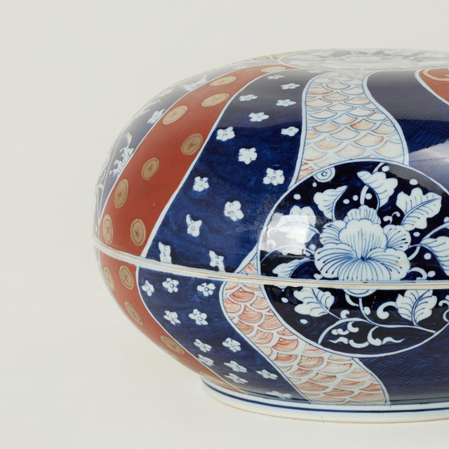 Late 18th Century Large Antique Japanese Export Imari Porcelain Lidded Bowl For Sale - Image 5 of 12