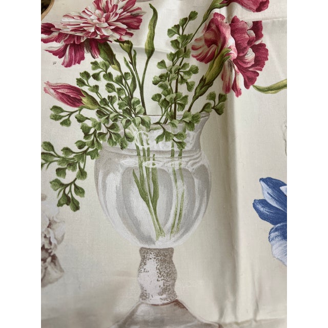Beautiful piece of Italian cotton of flowers in etched glasses.The details are lovely and it would make for a fabulous...