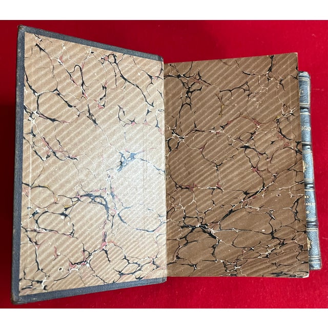 Fine Bindings - Set of Books in French Language - Victor Hugo "Les Miserables 1863 - 10 Volumes For Sale - Image 9 of 11