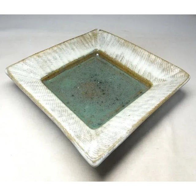 Japanese stoneware dish from the Showa period. Famed mingei potter Tatsuzō Shimaoka (島岡 達三, Shimaoka Tatsuzō, 27 October...