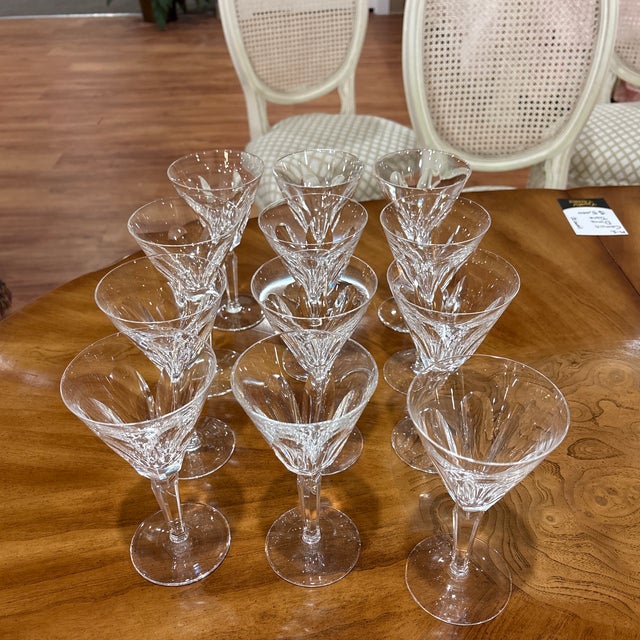 Waterford Crystal 1990s Waterford Sheila Claret Wine Glasses – Discontinued 6½" Tall, Sweeping Wedge Cuts, Faceted Stem, Star Foot, Excellent Condition - Set of 12 For Sale - Image 4 of 5